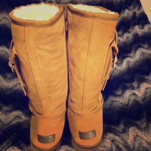 Size 8 women high UGG boots!!!!!!!